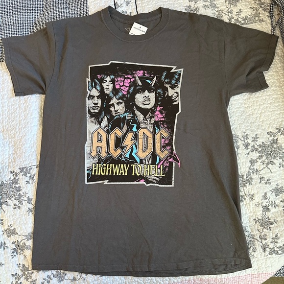 4 Piece Graphic Tee Bundle from Nordstrom
Size Medium NWT - Picture 3 of 6